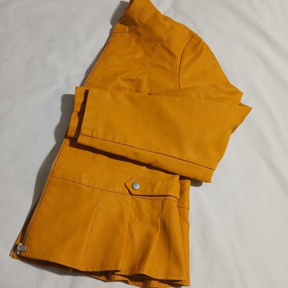 Baccini 1X Marigold Fitted Faux Leather Pleated Peplum Hem Fully Lined Jacket - Picture 6 of 11